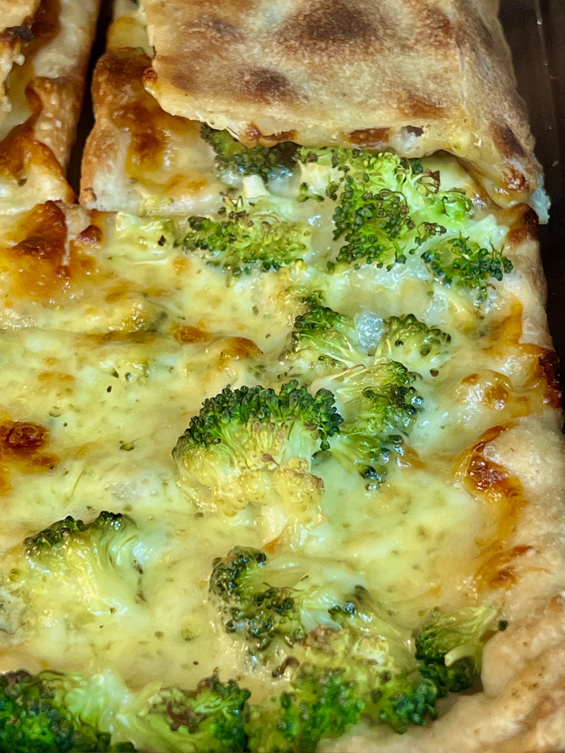 Pizza broccoli blue cheese